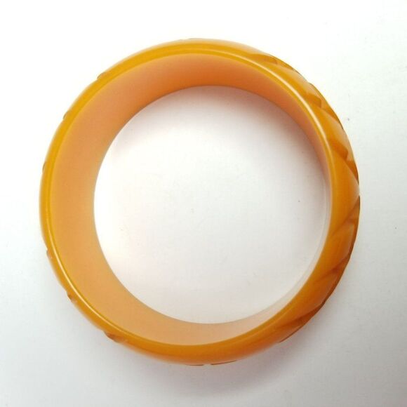 Vintage Carved Butterscotch Yellow Orange Plastic Wide Bangle Bracelet 60s 70s - Picture 4 of 7